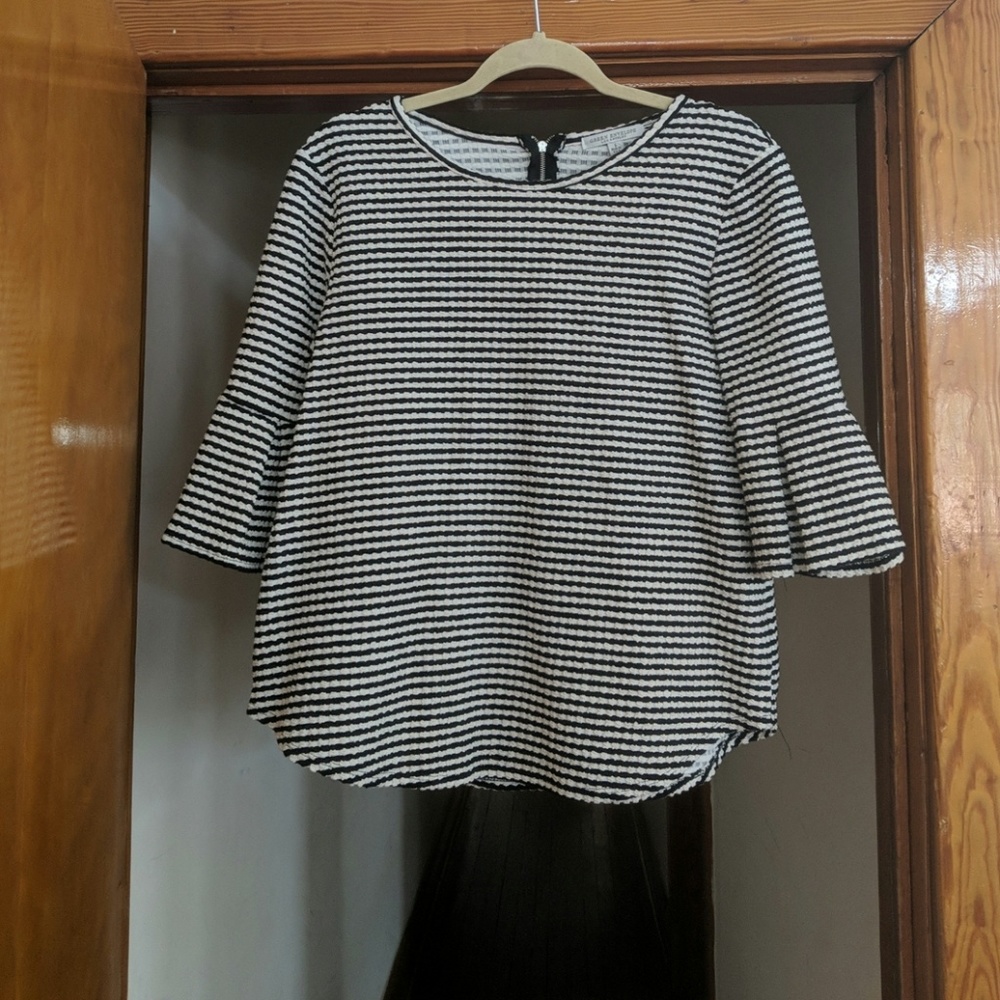 Black & White Ruffle Sleeve Blouse -Green Envelope